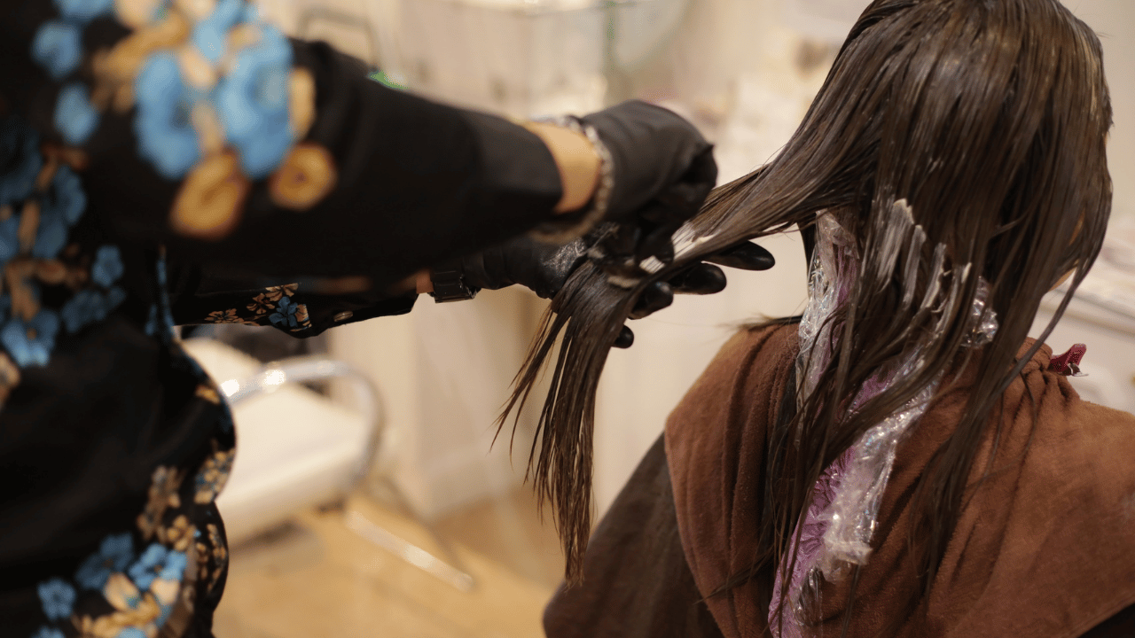 دراسة جدوى كوافير نسائي منزلي وتجاري: الفرق في التكلفة والربحية