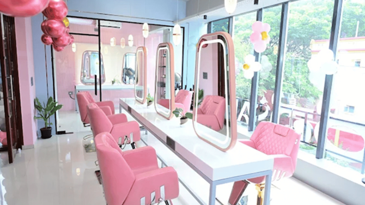 دراسة جدوى كوافير نسائي منزلي وتجاري: الفرق في التكلفة والربحية