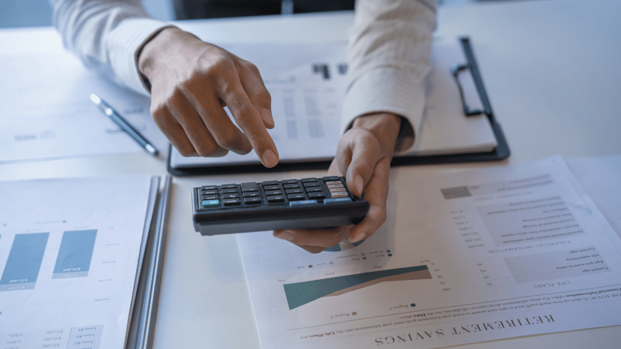 دراسة جدوى تأجير معدات خفيفة: مشروع خدمي بمرونة عالية